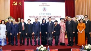 Chủ tịch Quốc hội Trần Thanh Mẫn dự Lễ kỷ niệm 70 năm Ngày Thầy thuốc Việt Nam tại Bệnh viện Hữu Nghị