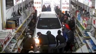 Khởi tố tài xế lao ô tô vào nhà dân khiến bé gái 17 tháng tuổi tử vong