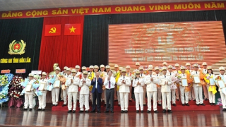 Công an các tỉnh công bố quyết định về tổ chức bộ máy và công tác cán bộ