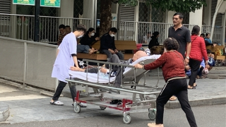 Cụ ông vỡ dạ dày do người nhà sơ cứu hóc dị vật sai cách