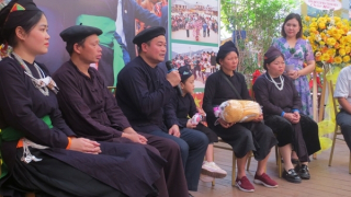 Triển lãm ảnh về Làng Nủ - Từ đau thương đến tái sinh