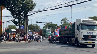 Va chạm giữa xe benz và xe máy, một phụ nữ tử vong trên Quốc lộ 51