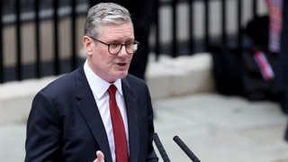 Khi ngân sách quốc phòng là một “lá thư tình” chính trị