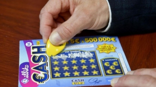 Trúng độc đắc nhờ mua vé số bằng tiền… ăn trộm