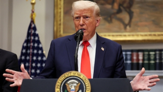 Mỹ áp thuế Canada và Mexico, chứng khoán lập tức lao dốc