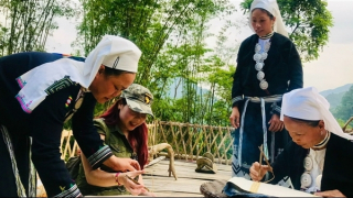 Bảo tồn nghề dệt thổ cẩm độc đáo gắn với phát triển du lịch vùng cao