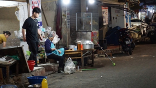 Nhếch nhác phố ẩm thực Hải Phòng