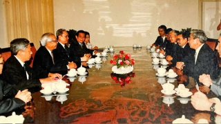 Người chiến sĩ trên hai mặt trận