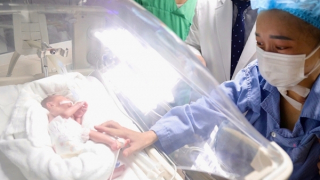 Bác sĩ hai bệnh viện cứu sản phụ ung thư di căn, sinh con bình an