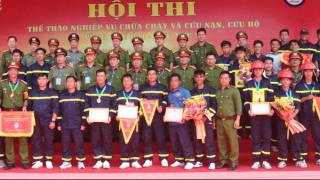 Sôi nổi hội thi thể thao nghiệp vụ chữa cháy và cứu nạn, cứu hộ tại khu vực miền Tây