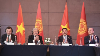 Thủ tướng Kyrgyzstan gặp gỡ cộng đồng doanh nghiệp Việt Nam để thúc đẩy thương mại, đầu tư