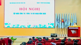 Nâng cao kiến thức về công tác thông tin đối ngoại cho cán bộ, đảng viên