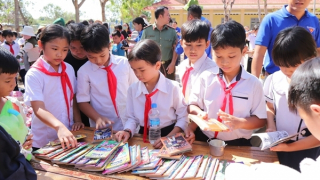 Đoàn thanh niên Công an Bình Dương với chương trình Tháng ba biên giới