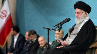 Đại giáo chủ Iran phản ứng rắn trước lời thúc giục đám phán của ông Trump