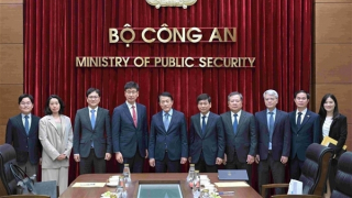 Minister Luong Tam Quang hosts new Samsung Vietnam’s General Director