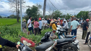 Người phụ nữ tử vong bất thường bên cạnh xe máy dưới mương nước