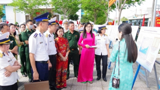 Nhiều tài liệu, hình ảnh mới tại Triển lãm “Hoàng Sa, Trường Sa - Biển, đảo thiêng liêng”