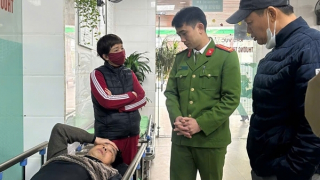 Hai cán bộ Công an kịp thời cứu người tham gia giao thông bị đột quỵ