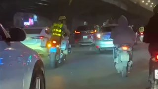 Người dân ngợi khen hành động đẹp của Thượng úy CSGT Hà Nội