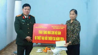 Trao tặng nhà cho người dân bị thiệt hại do thiên tai