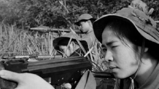 Những người phụ nữ thời lửa đạn