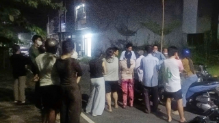 Người đàn ông treo cổ trong phòng khoá trái cửa