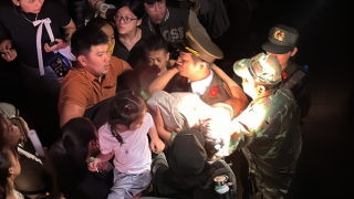 Chiến sĩ Công an kể lại giây phút nghẹt thở giải cứu thai phụ ngất xỉu giữa biển người