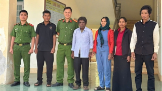 Công an xã giúp cụ ông đi lạc hơn 200km về nhà an toàn