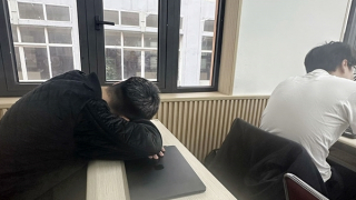 Vì sao trẻ bế tắc tâm lý dẫn đến tự đau?