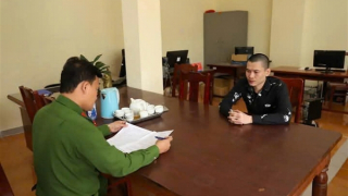 Vận động một đối tượng trốn nã ở Campuchia trở về đầu thú