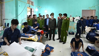 Deputy Minister Tran Quoc To checks new organizational structures of local-level police