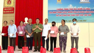 Công an tỉnh Bà Rịa-Vũng Tàu tổ chức chương trình an sinh xã hội tại huyện Côn Đảo