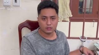 Tạm giữ hình sự kẻ qua phà “bùng vé”, vác dao chém nhân viên