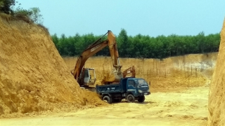 Khai thác đất san lấp ngoài khu vực cấp phép, 2 chủ mỏ bị buộc nộp lại gần 6 tỷ đồng