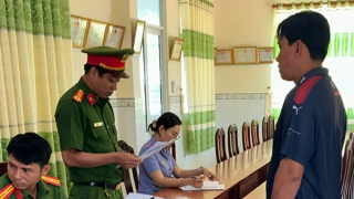 Khởi tố đối tượng mua bán sách giáo khoa giả trị giá tiền tỷ