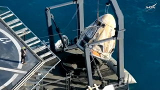 Phi hành gia NASA về Trái đất an toàn sau 9 tháng trên vũ trụ