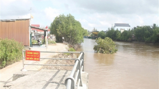 Khẩn trương khắc phục sạt lở bờ kênh 30/4 ở Bạc Liêu