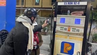 Giá xăng tăng hơn 400 đồng/lít