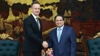 Thủ tướng Phạm Minh Chính tiếp Bộ trưởng Bộ Ngoại giao và Kinh tế đối ngoại Hungary