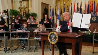 Ông Trump ký sắc lệnh nhằm mục đích hướng tới giải thể  Bộ Giáo dục Mỹ