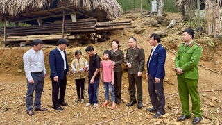 Cục truyền thông CAND trao 50 triệu đồng xây nhà cho người nghèo