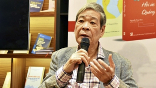 Thắp nỗi vắng xa bập bùng từng con chữ