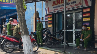 Hai vợ chồng tử vong bất thường trong căn nhà khóa cửa