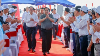 Thủ tướng thăm công trường, dự khánh thành một số công trình trọng điểm tại Bình Định