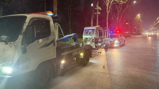 CSGT chặn bắt xe ba bánh coi thường luật, đi lên Vành đai 3 trên cao