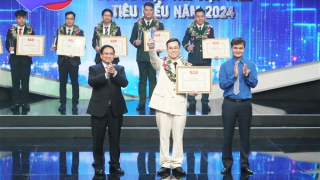 Trao thưởng 10 gương mặt trẻ tiêu biểu, Thủ tướng nhắn nhủ thanh niên xây hoài bão lớn