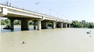 Tìm thấy thi thể hai thiếu nữ nghi vấn nhảy từ cầu xuống sông Dinh