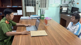 Mang tiền trả nợ rồi hoang báo bị 4 đối tượng đạp ngã xe cướp tài sản