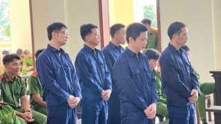 Xét xử nhóm bị cáo nhận hối lộ xảy ra tại Chi cục đăng kiểm 8