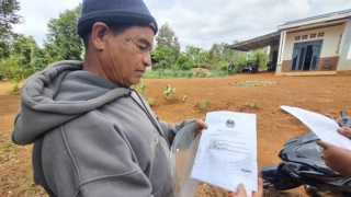 Mất tiền, mất sổ đỏ vì tin lời “cò” đất